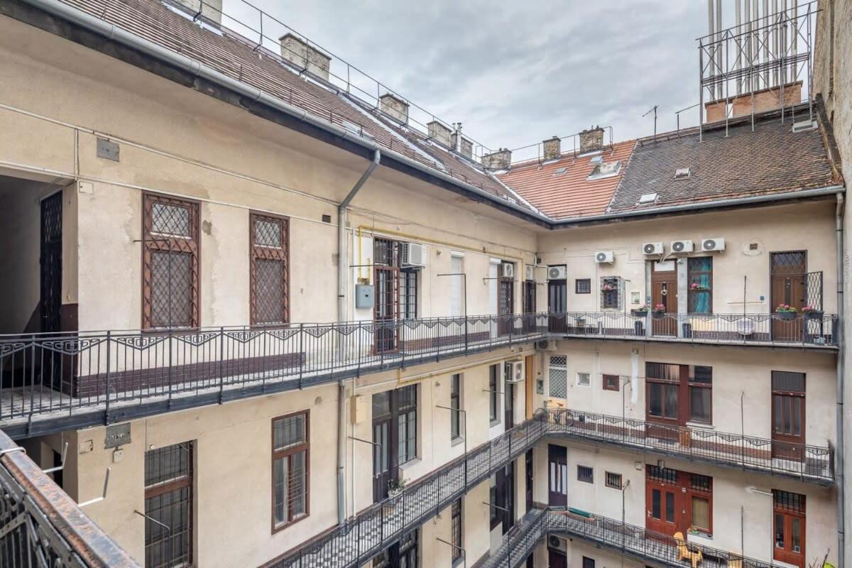 Super New * Budapeszt
